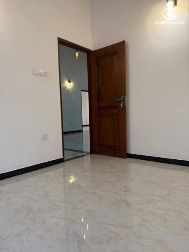 House for Sale in Batuwatta - House for Sale in Batuwatta - photo 4