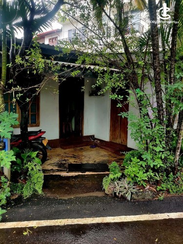 House for Sale in Colombo 8 (Borella) - House for Sale in Colombo 8 (Borella) - photo 1