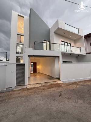 House for Sale in Athurugiriya - Modern Luxury Two-Storey House for Sale – Athurugiriya